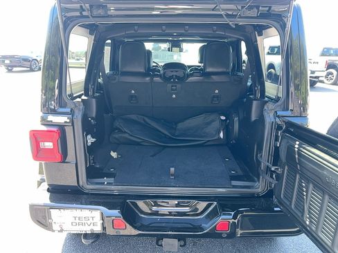 Used 2022 Jeep Wrangler Unlimited Sahara image 29