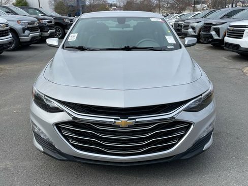 Used 2022 Chevrolet Malibu LT image 2