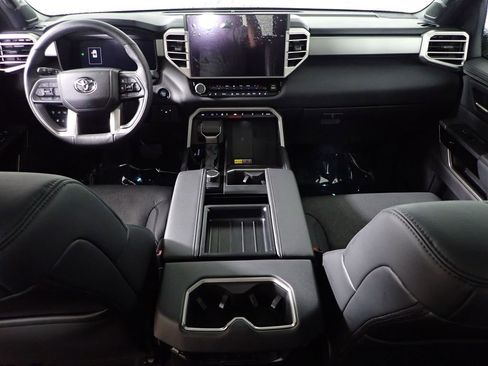 Used 2025 Toyota Tundra Limited AWD/4WD image 38