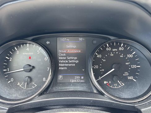 Used 2018 Nissan Rogue SV FWD image 13