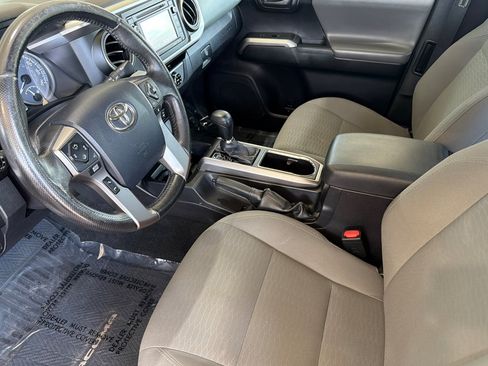 Used 2016 Toyota Tacoma SR5 RWD image 8