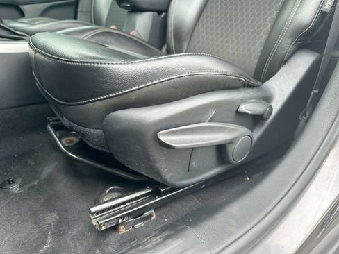 Used 2018 Jeep Compass Latitude w/ Cold Weather Group FWD image 14