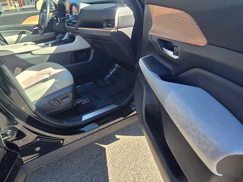 Used 2024 Toyota Grand Highlander Limited image 10