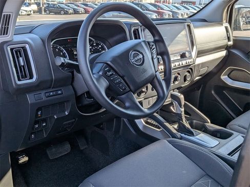 Used 2025 Nissan Frontier SV image 10
