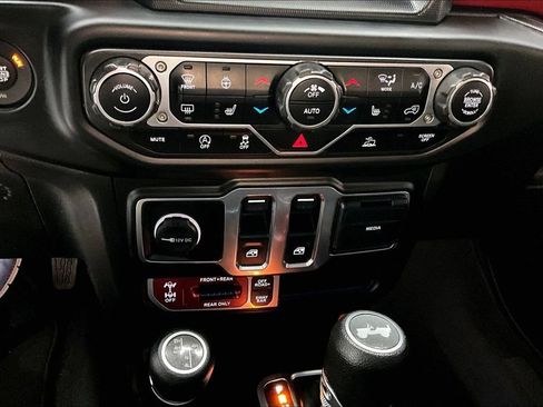 Used 2023 Jeep Wrangler Rubicon w/ LED Lighting Group AWD/4WD image 14