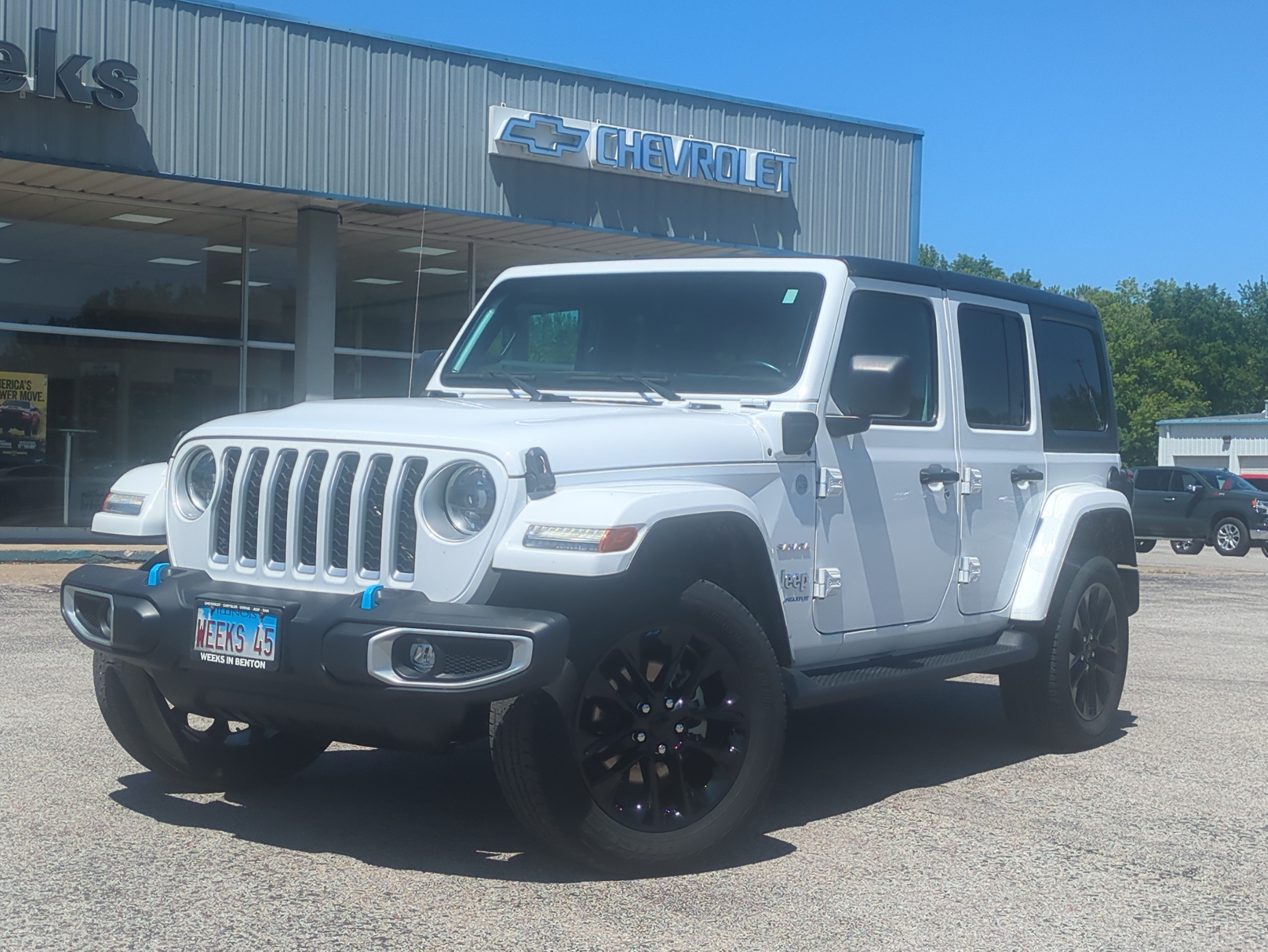 Used 2023 Jeep Wrangler Unlimited Sahara w/ Cold Weather Group AWD/4WD image 1