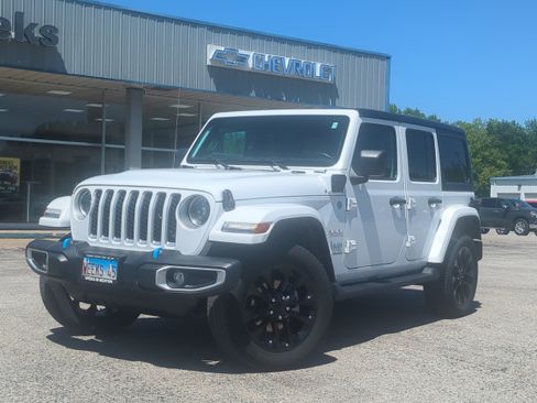 Used 2023 Jeep Wrangler Unlimited Sahara w/ Cold Weather Group AWD/4WD image 1