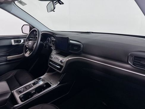 Certified 2022 Ford Explorer XLT w/ Equipment Group 202A image 30