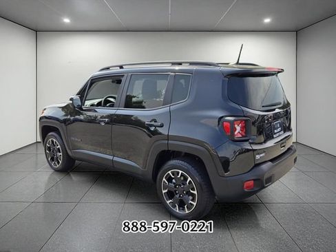 Used 2023 Jeep Renegade Latitude AWD/4WD image 3