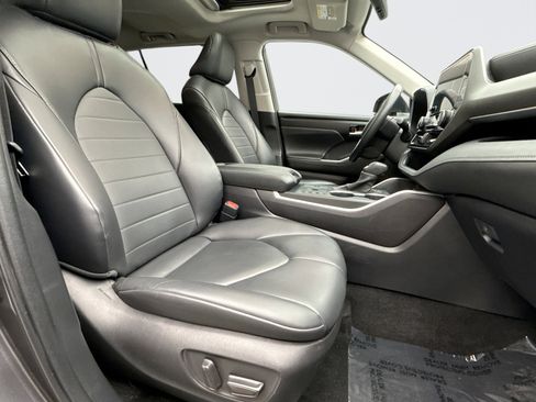 Used 2024 Toyota Highlander XLE image 16