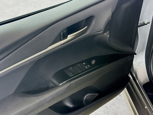Used 2025 Toyota Camry SE image 18