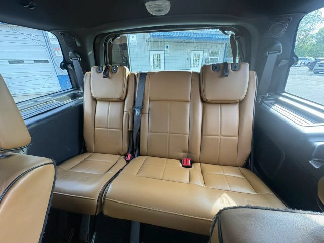 Used 2013 Lincoln Navigator 4WD image 14