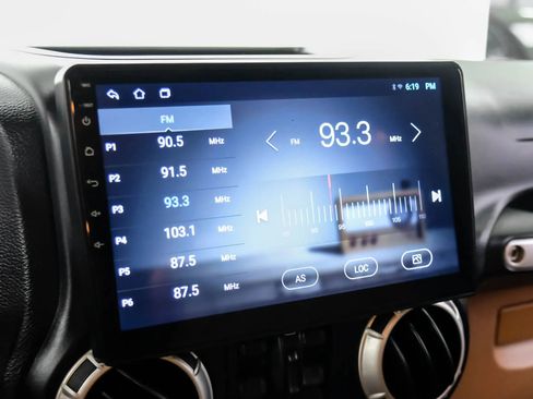 Used 2012 Jeep Wrangler Unlimited Sahara w/ Connectivity Group image 23