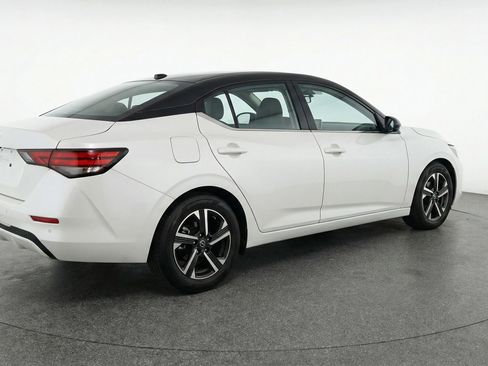 Used 2025 Nissan Sentra SV image 9