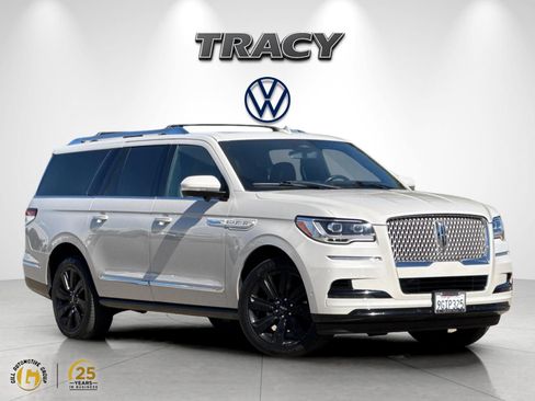Used 2023 Lincoln Navigator L Reserve AWD/4WD image 1