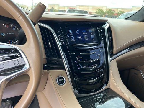 Used 2020 Cadillac Escalade Platinum AWD/4WD image 21