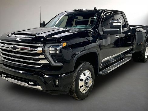 Used 2024 Chevrolet Silverado 3500 High Country w/ High Country Premium Package image 3