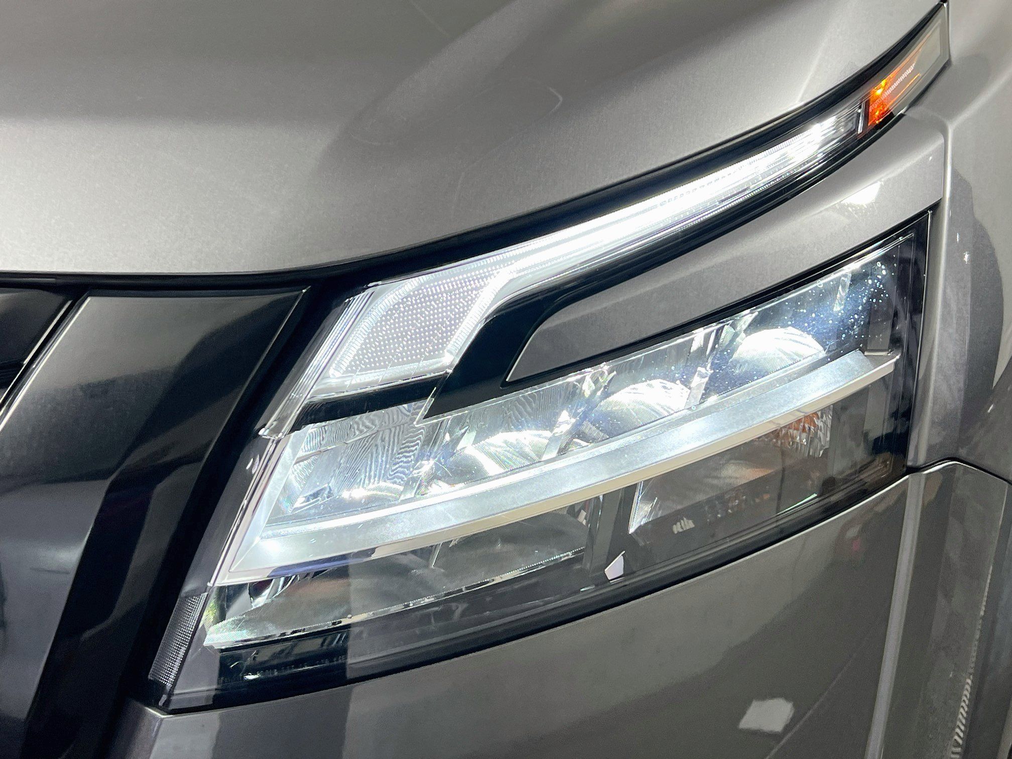 Used 2023 Nissan Pathfinder SL w/ SL Premium Package FWD image 11