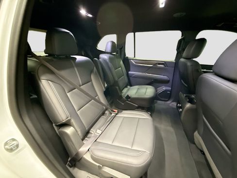 Used 2024 GMC Acadia Elevation image 31