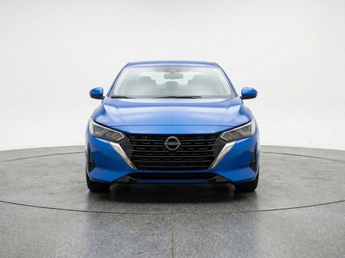 Used 2025 Nissan Sentra SV FWD image 2