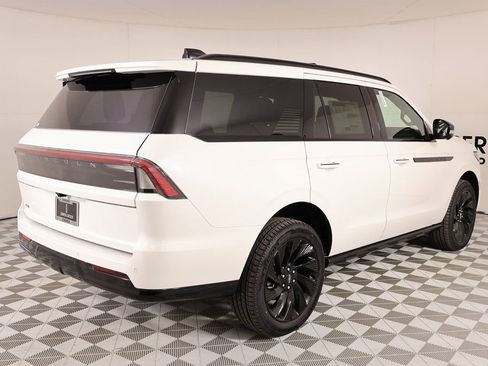 New 2026 Lincoln Navigator Reserve w/ Jet Appearance Package AWD/4WD image 22