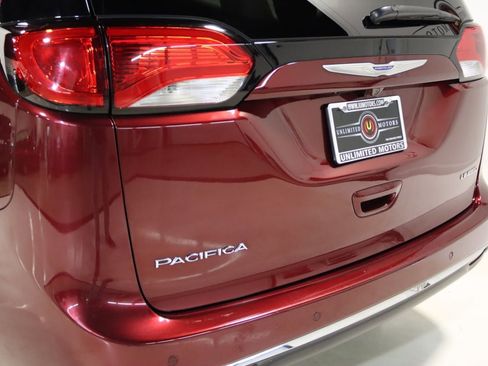 Used 2018 Chrysler Pacifica Limited FWD image 65