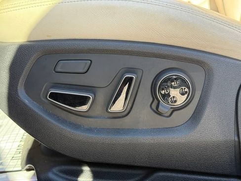 Used 2016 Hyundai Genesis 3.8 w/ Option Group 04 image 27