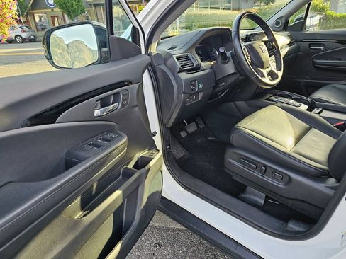 Used 2020 Honda Pilot Touring image 24