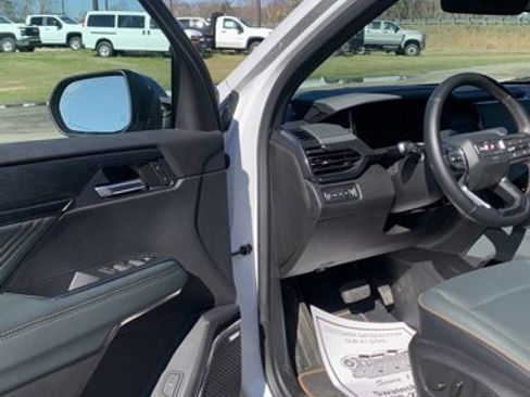 Used 2024 GMC Acadia AT4 image 12