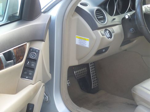 Used 2013 Mercedes-Benz C 250 Sport image 51