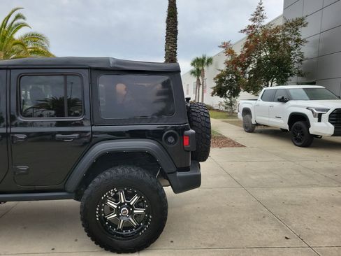 Used 2022 Jeep Wrangler Unlimited Sport image 4