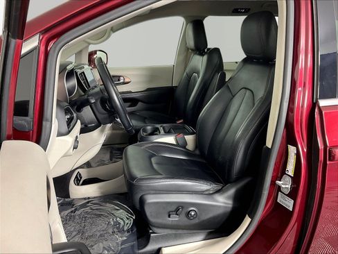 Used 2017 Chrysler Pacifica Touring-L FWD image 21