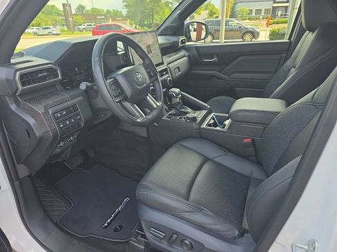 Used 2024 Toyota Tacoma Limited w/ Limited Package (LT) AWD/4WD image 10