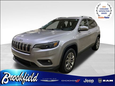 Used 2019 Jeep Cherokee Latitude Plus w/ Cold Weather Group AWD/4WD image 3