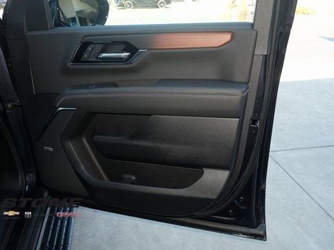 New 2025 GMC Yukon XL Denali w/ Sun & Power Step Package image 31