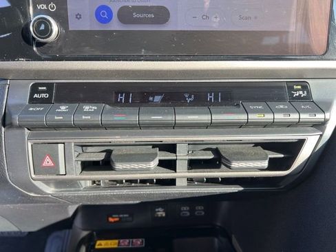 Used 2025 Toyota Camry LE image 20