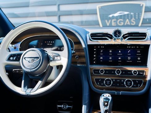 Used 2021 Bentley Bentayga image 50