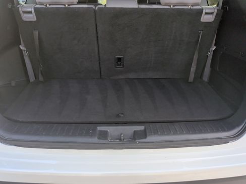 Used 2021 Toyota Highlander LE image 32