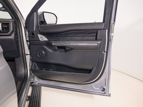Used 2024 Ford Expedition Platinum image 37