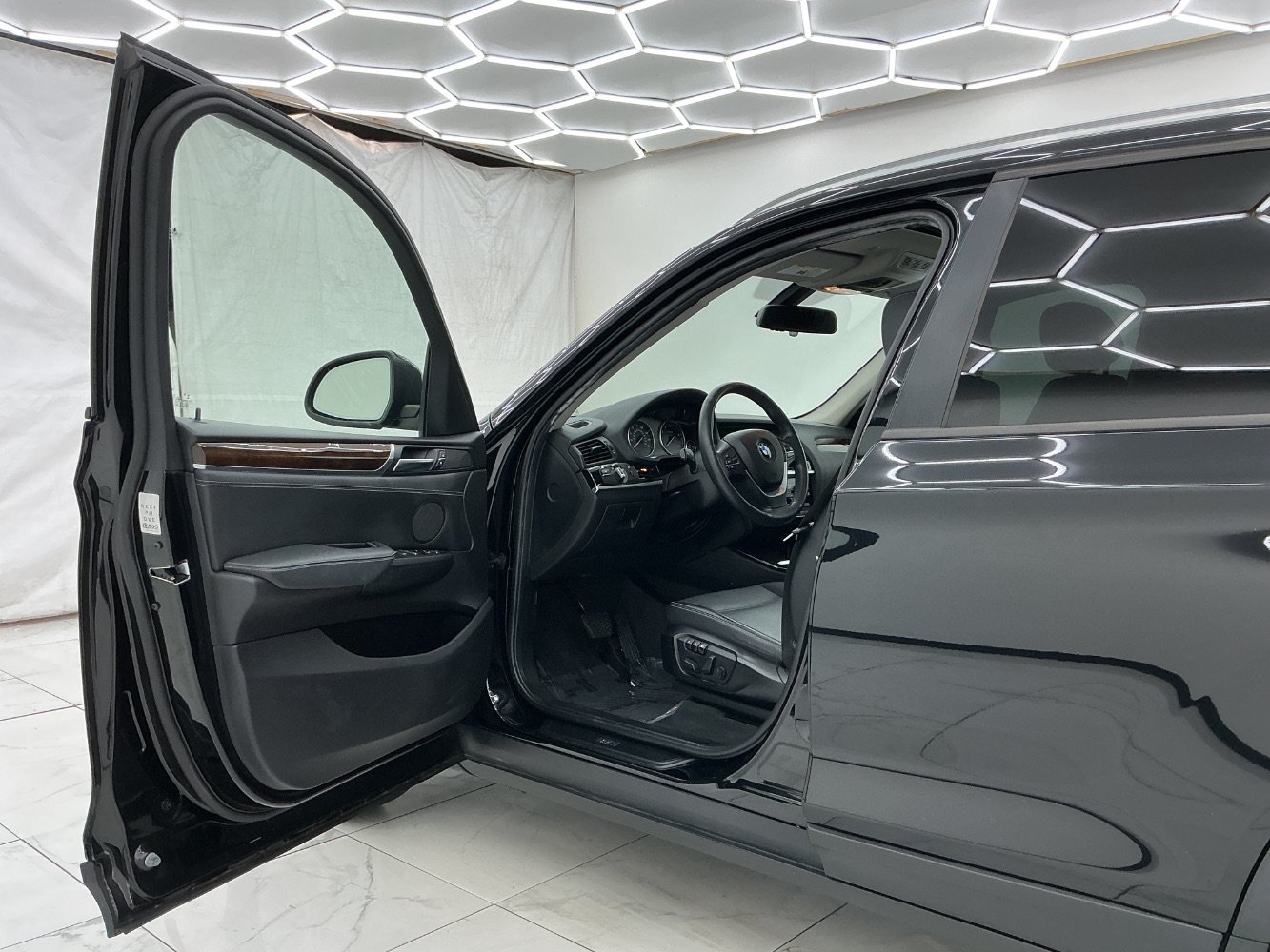 Used 2017 BMW X3 xDrive28i AWD/4WD image 16