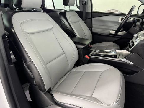 Used 2021 Ford Explorer XLT w/ Equipment Group 202A AWD/4WD image 33
