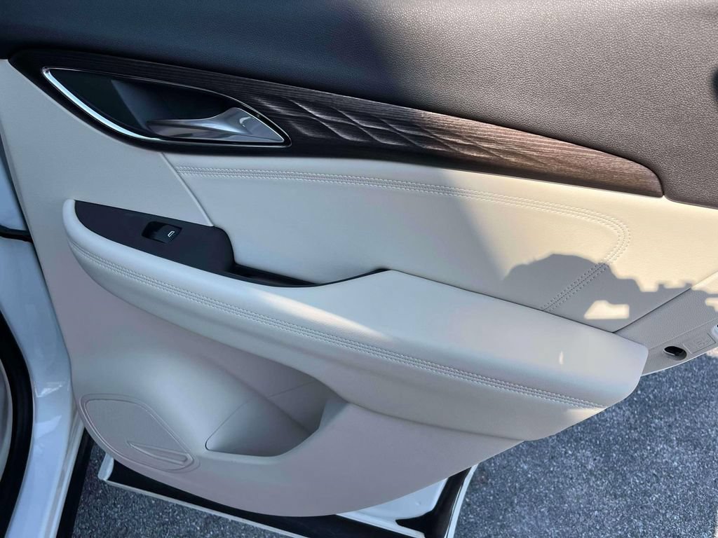 Certified 2022 Buick Envision Avenir w/ Technology Package II FWD image 19