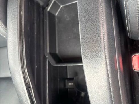Used 2018 Toyota Highlander SE FWD image 19