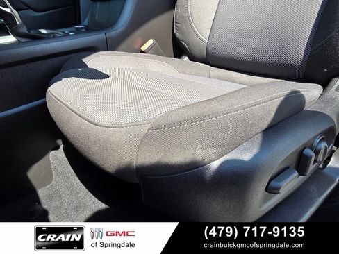 Used 2023 Chevrolet Traverse LT FWD image 23