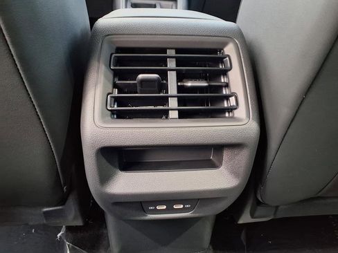 New 2026 Volkswagen Tiguan SE image 23