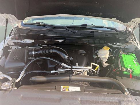 Used 2017 RAM 1500 Classic SLT AWD/4WD image 4