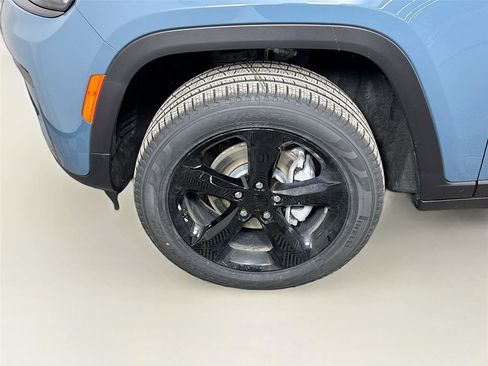 New 2026 Jeep Grand Cherokee Limited w/ Limited Altitude Package AWD/4WD image 26