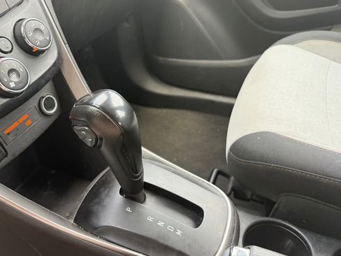 Used 2020 Chevrolet Trax LS FWD image 17