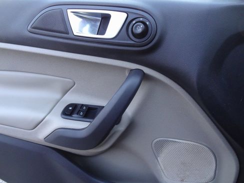Used 2015 Ford Fiesta Titanium image 18