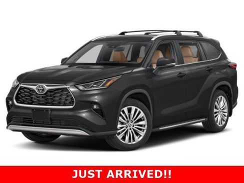 Certified 2024 Toyota Highlander XLE AWD/4WD image 1